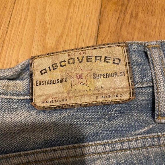 Women's distressed low rise mini jean shorts with unique embroidered design - Picture 4 of 12